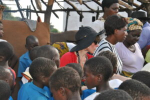 Africia-Anthony-Robbins-Foundation-Lisa-Lieberman-Wang-feeding-1100-children