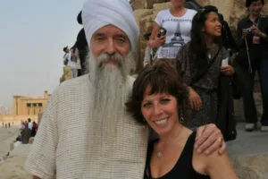 Guru-Singh-Lisa-Lieberman-Wang-in-Egypt-680x1024